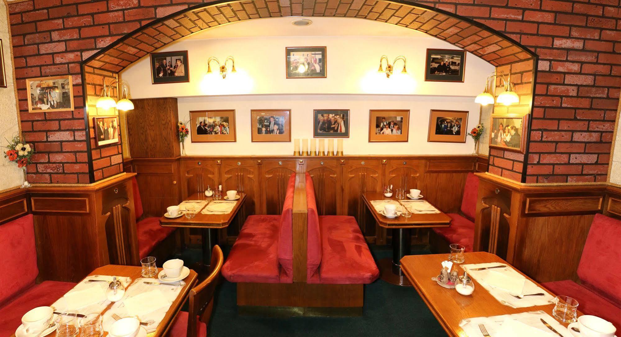 River Star Hotel Прага Екстериор снимка