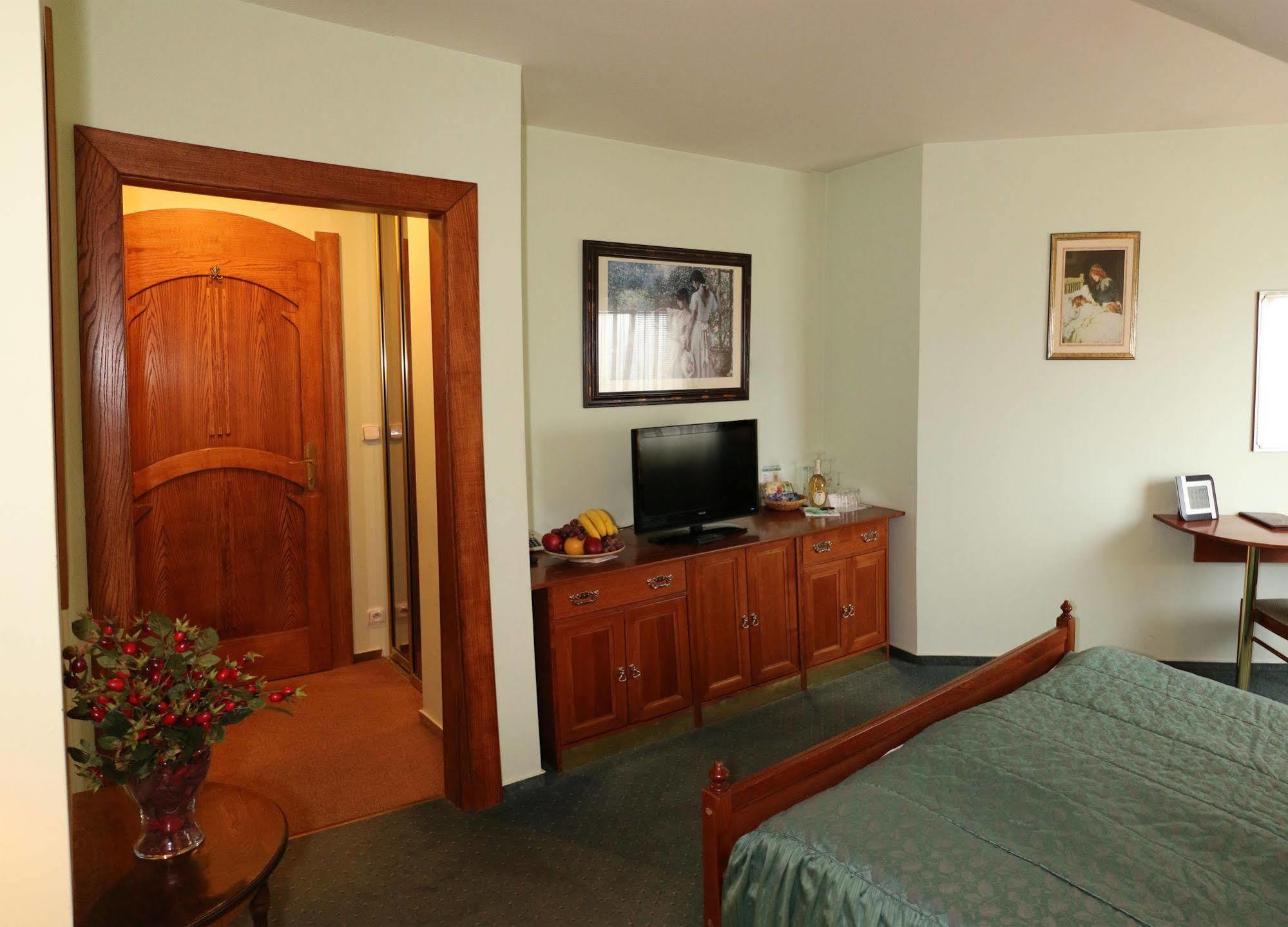 River Star Hotel Прага Екстериор снимка