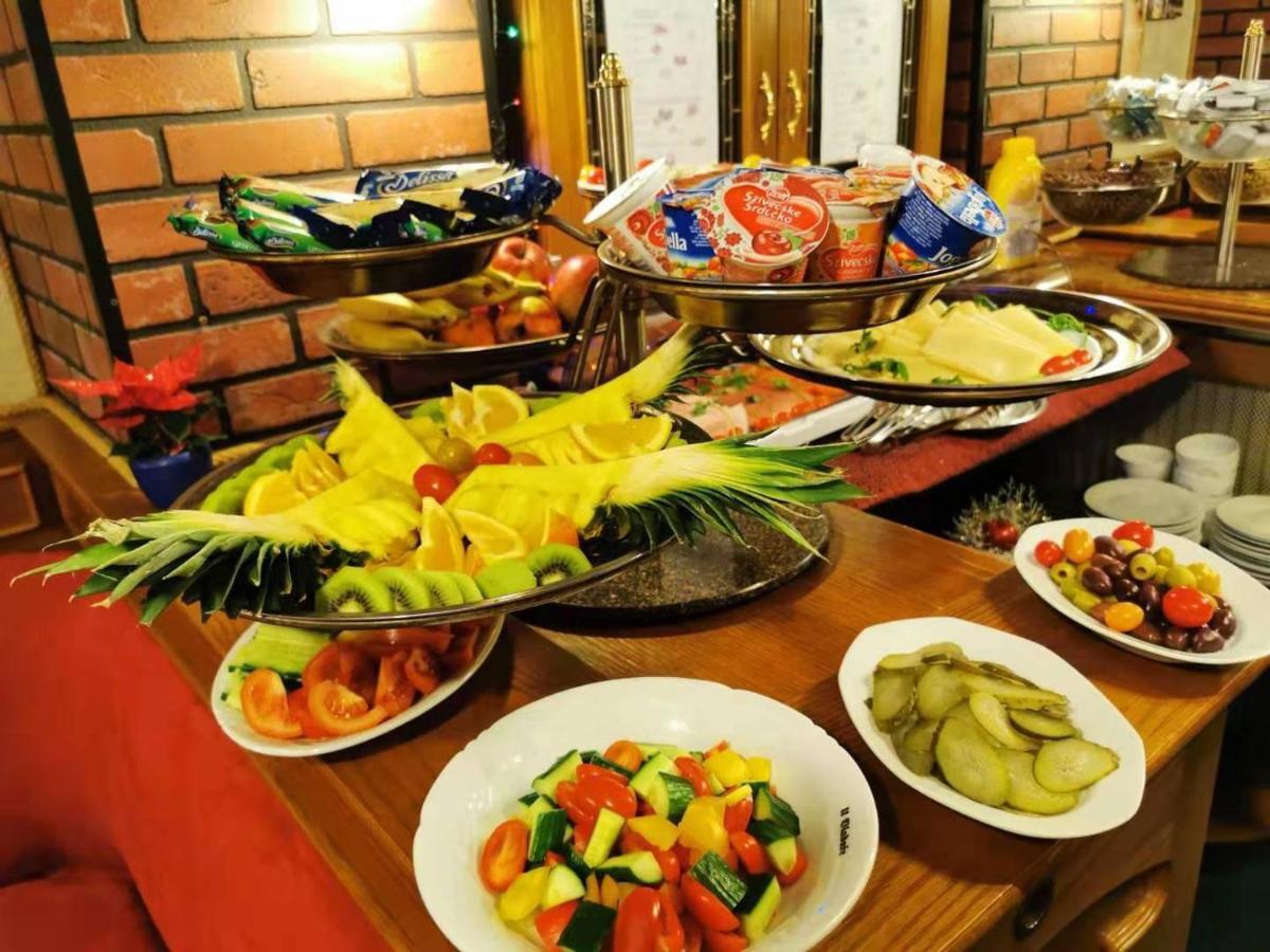 River Star Hotel Прага Екстериор снимка